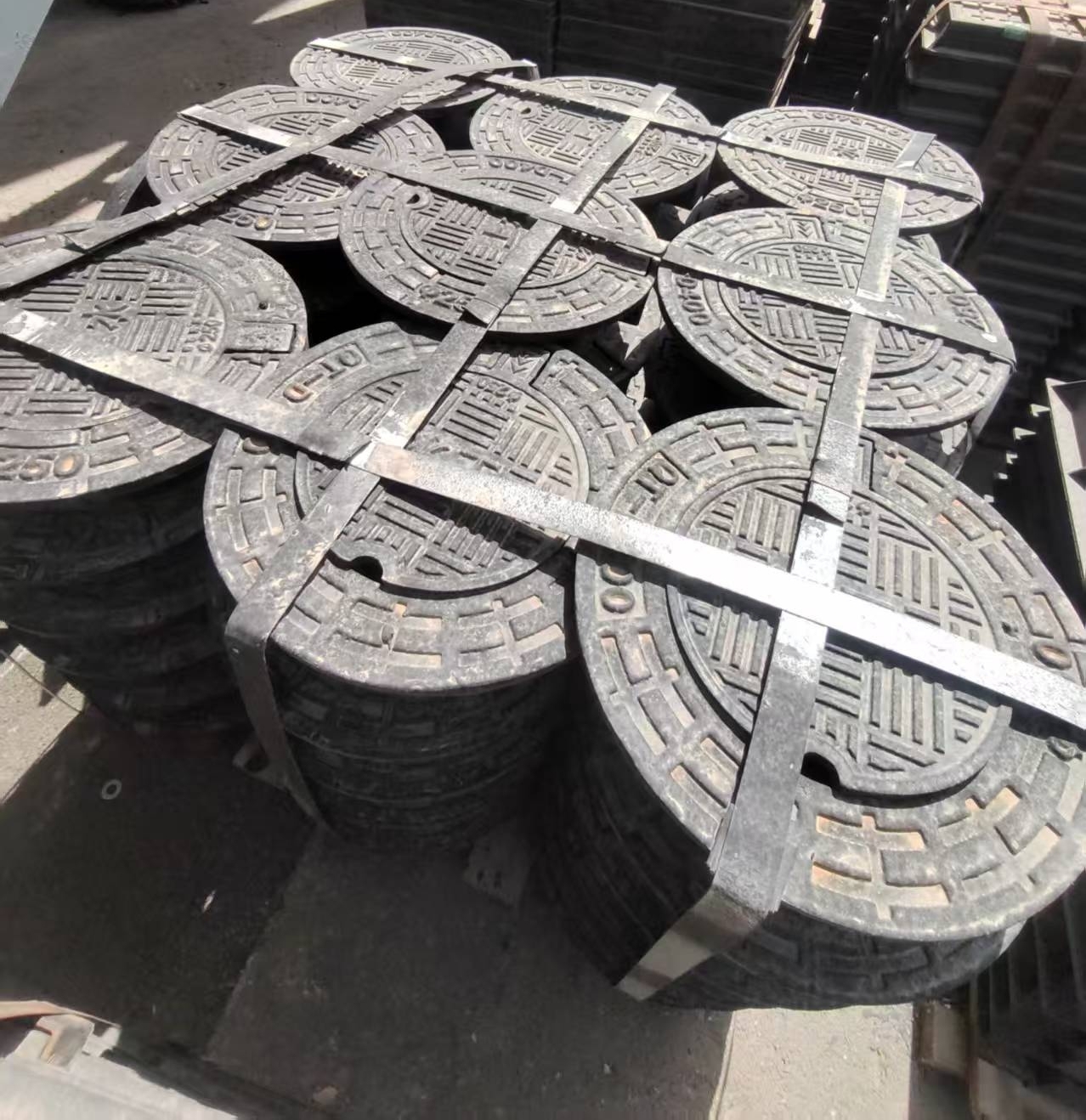 DN250防沉降井盖